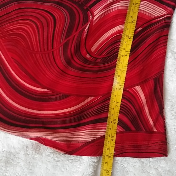 Wave red color blouse - Picture 4 of 4